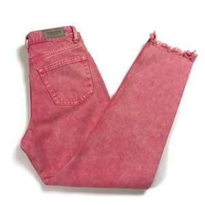 Zara Mom Jeans Frayed Hem in Pink